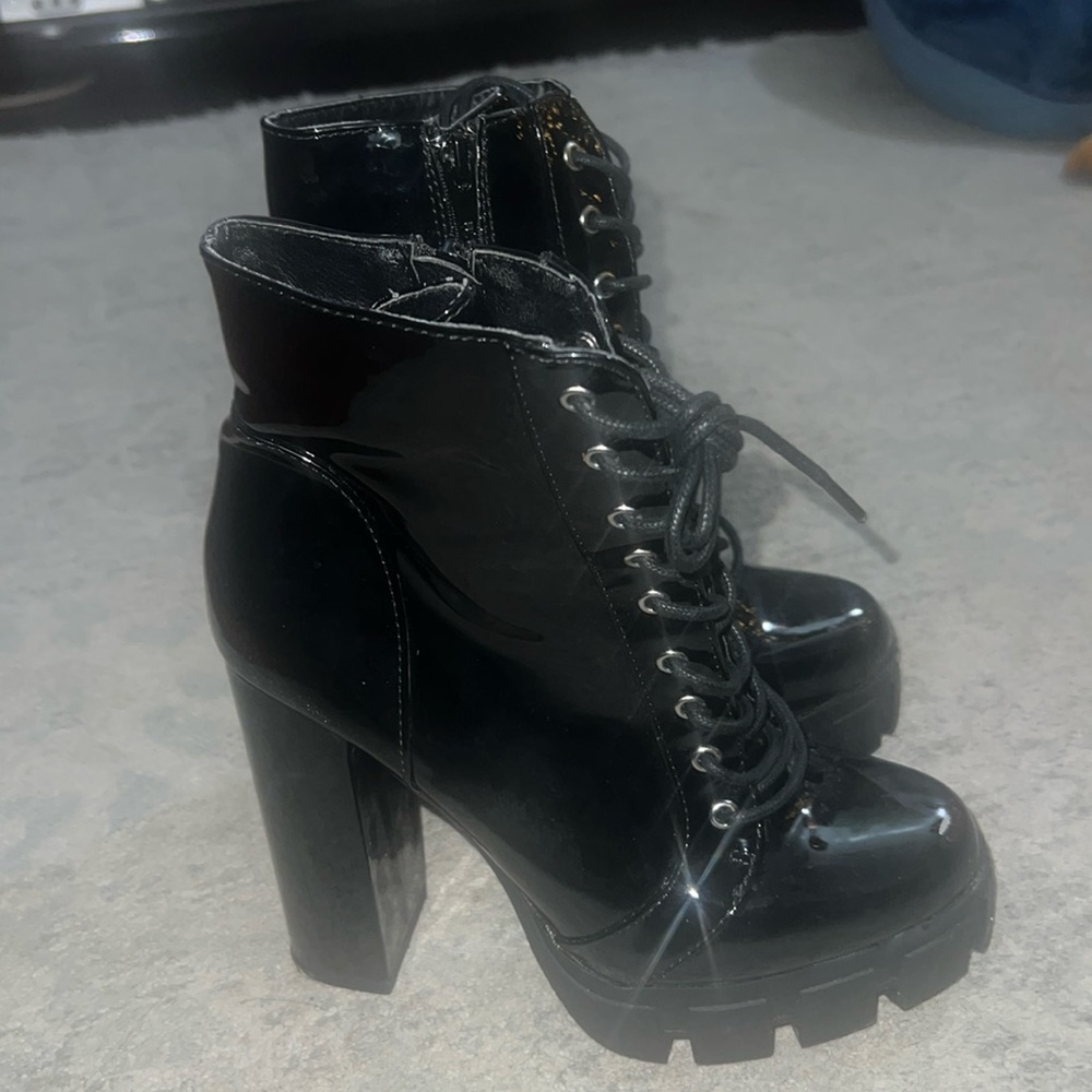 Black forever 21 boots size 7